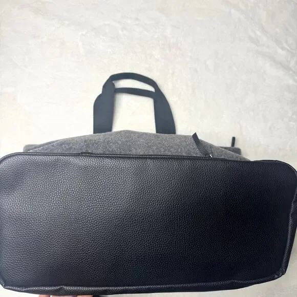 DSW Gray and Black Felt Zip Top Shoe Compartment Lightweight Travel Bag Tote - Picture 4 of 9